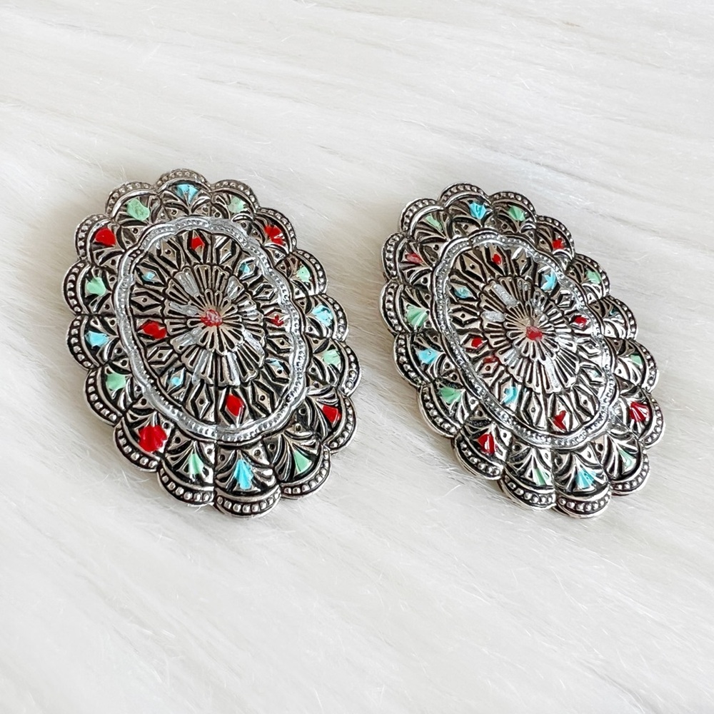 VINTAGE Scalloped Silver Oval Concho Clip Earrings • Southwestern Large Boho - Picture 5 of 5